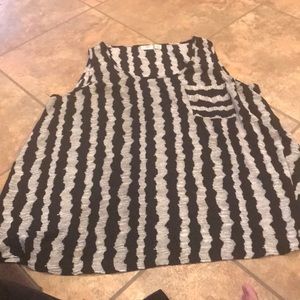 Black an white flowing light weight material.